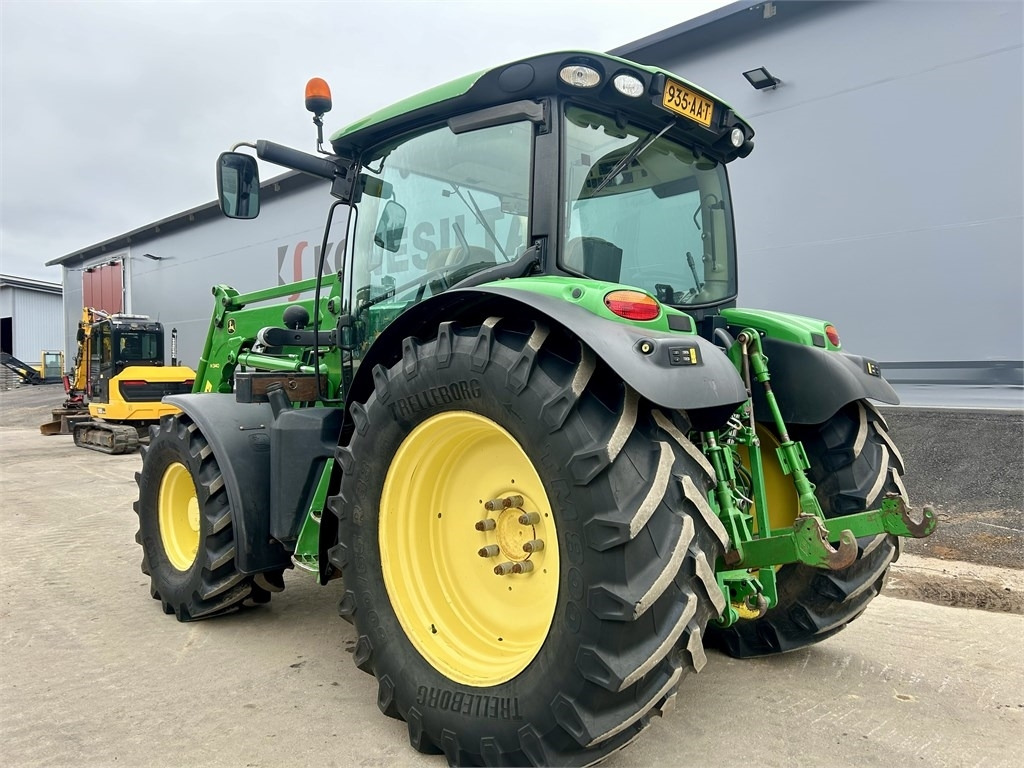 Trator John Deere 6125 R AUTOPOWER ETUKUORMAAJALLA: foto 8