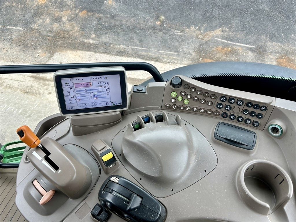 Trator John Deere 6125 R AUTOPOWER ETUKUORMAAJALLA: foto 18