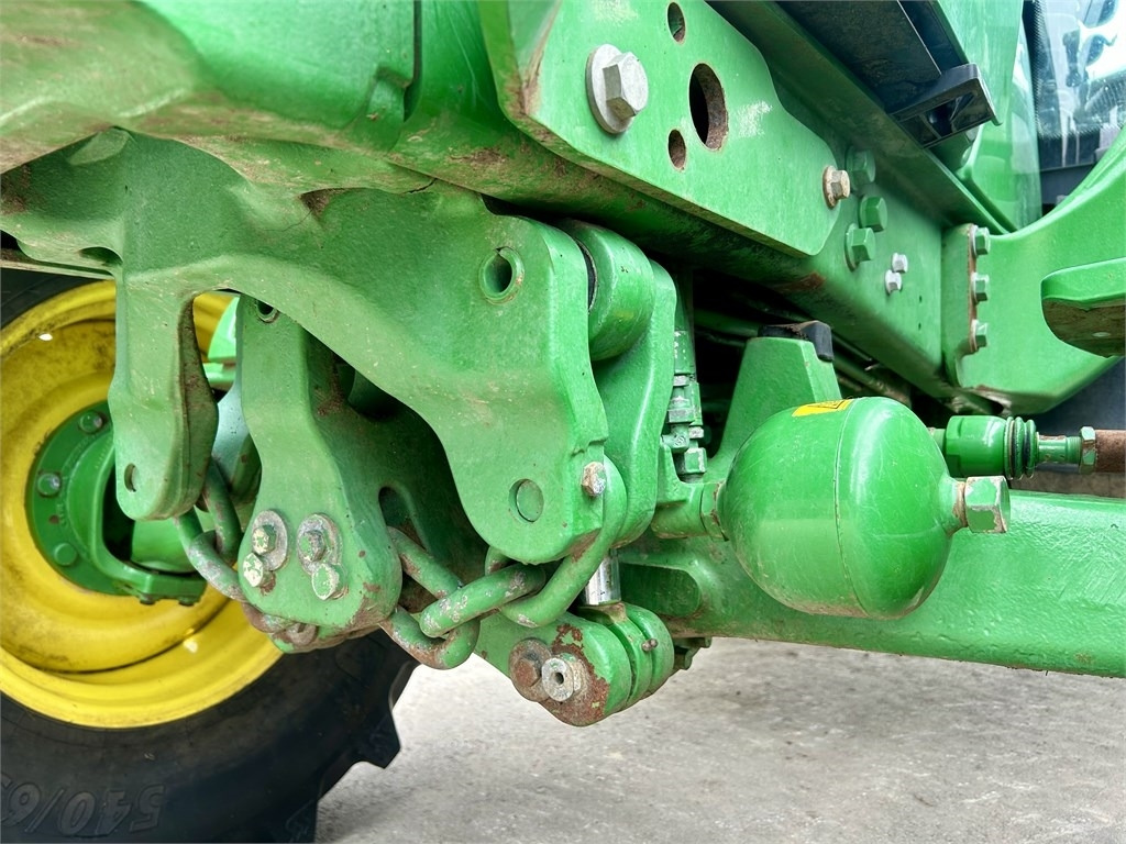 Trator John Deere 6125 R AUTOPOWER ETUKUORMAAJALLA: foto 11