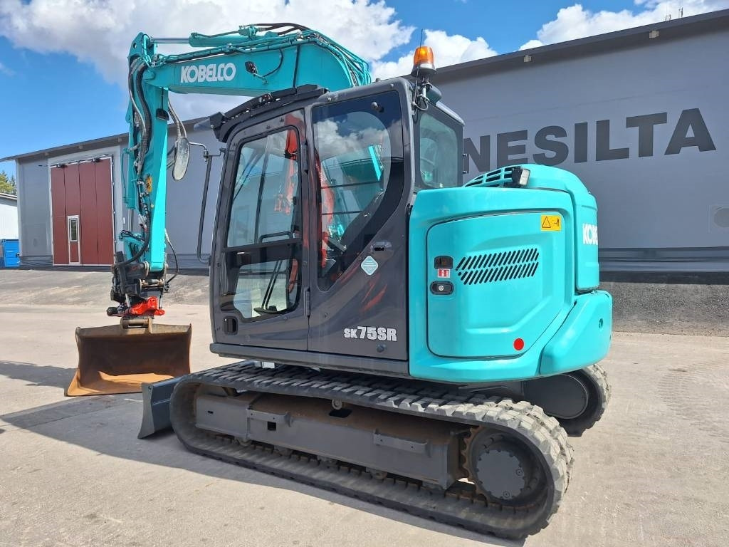Kobelco MYYTY! SOLD! SK75SR-7 PYÖRITTÄJÄLLÄ - Mini escavadeira: foto 2 Kobelco MYYTY! SOLD! SK75SR-7 PYÖRITTÄJÄLLÄ - Mini escavadeira: foto 2