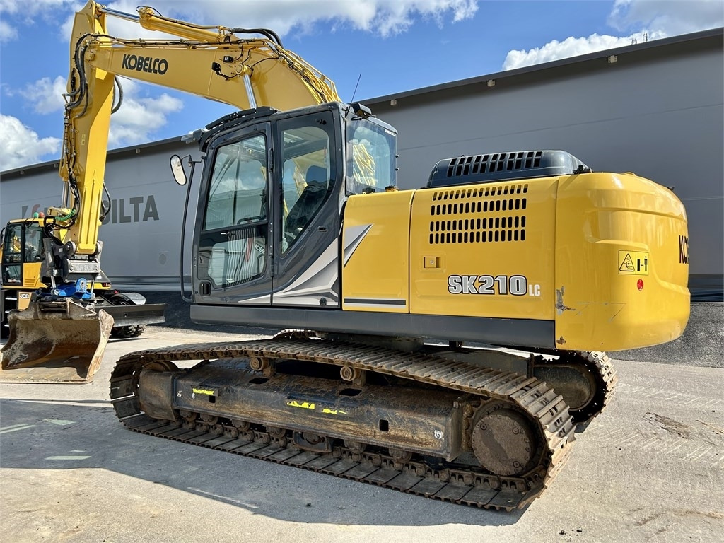 Kobelco SK210LC-11 PYÖRITTÄJÄLLÄ - Escavadora de rastos: foto 3 Kobelco SK210LC-11 PYÖRITTÄJÄLLÄ - Escavadora de rastos: foto 3