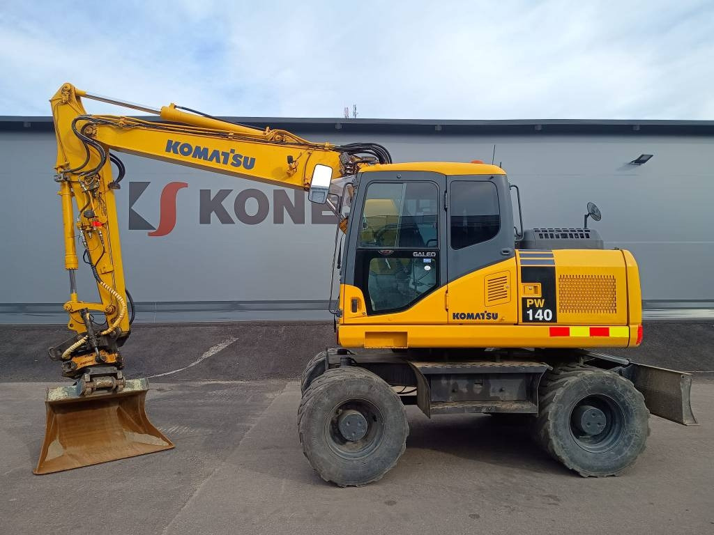Komatsu PW140-7 PYÖRITTÄJÄLLÄ - Escavadeira de rodas: foto 1 Komatsu PW140-7 PYÖRITTÄJÄLLÄ - Escavadeira de rodas: foto 1