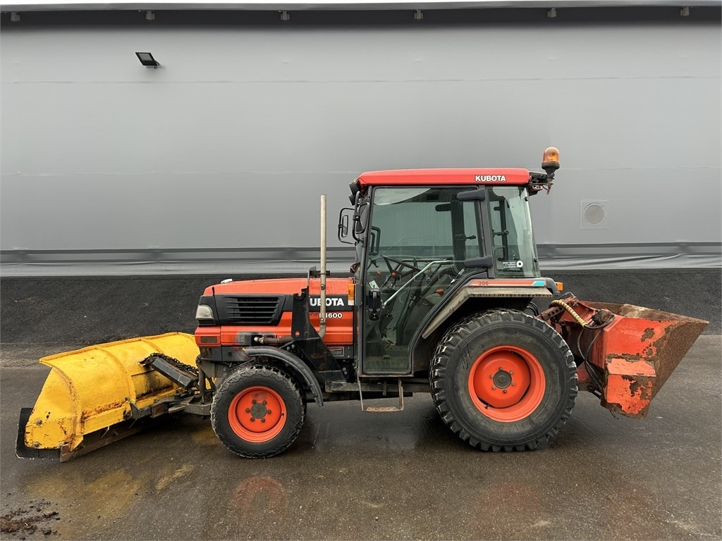 Kubota L 3600 AURA JA HIEKOTIN - Trator municipal: foto 1 Kubota L 3600 AURA JA HIEKOTIN - Trator municipal: foto 1