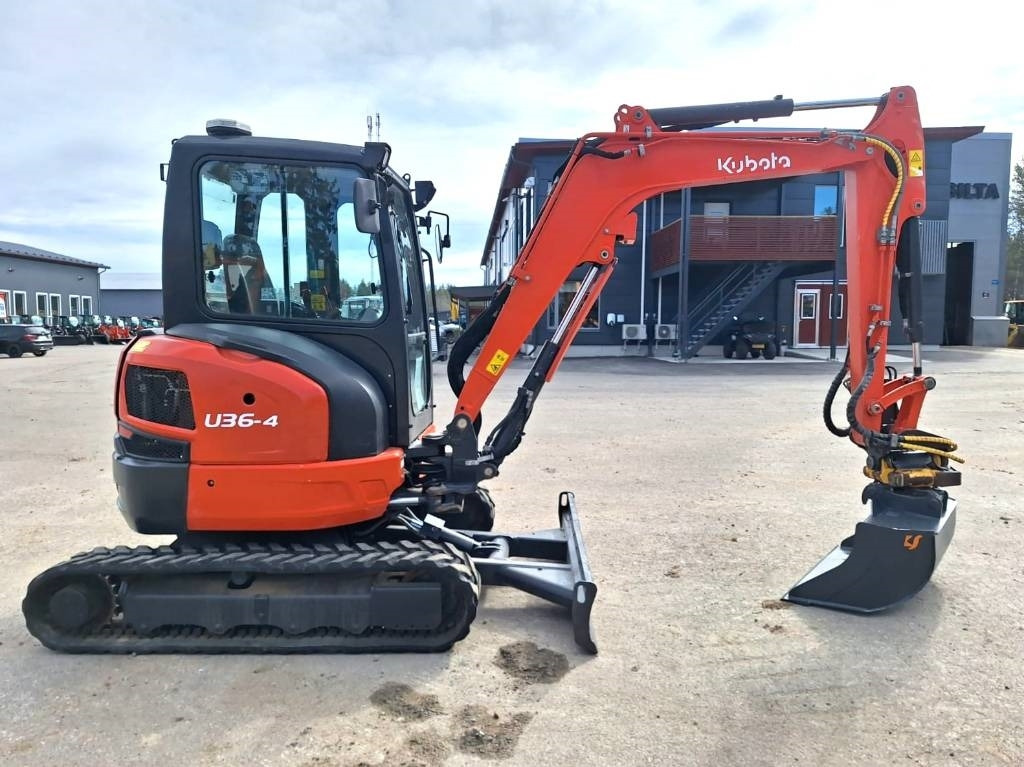 Kubota MYYTY! SOLD! U36-4 PYÖRITTÄJÄLLÄ - Mini escavadeira: foto 5 Kubota MYYTY! SOLD! U36-4 PYÖRITTÄJÄLLÄ - Mini escavadeira: foto 5