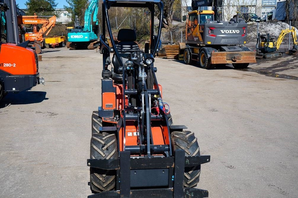 Kubota RT100-2 - Carregadora articulada: foto 3 Kubota RT100-2 - Carregadora articulada: foto 3