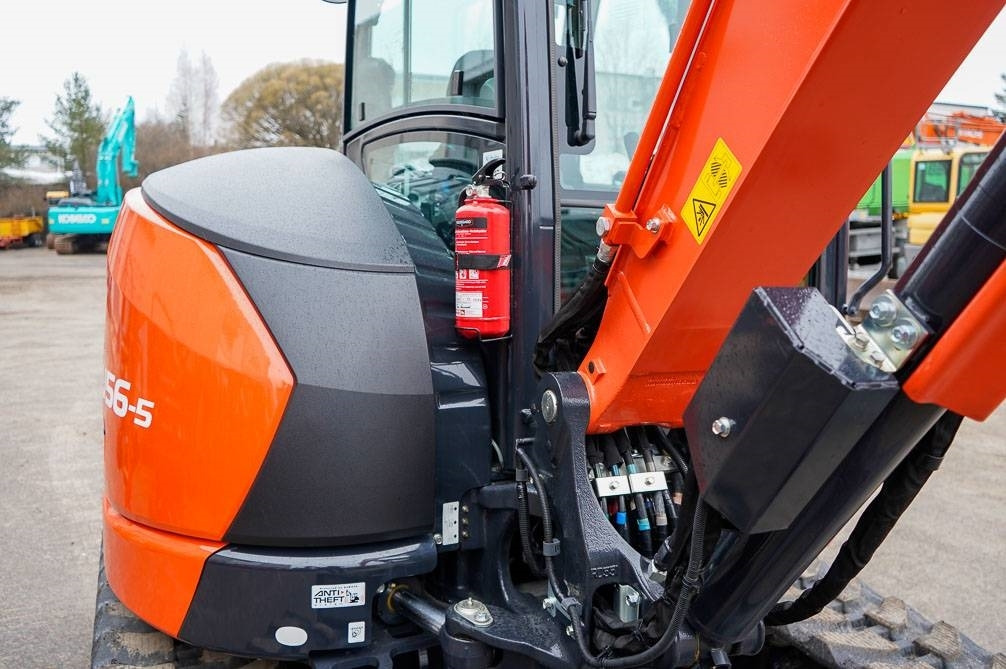 Mini escavadeira Kubota U56-5 VALMIIKSI VARUSTELTU: foto 18