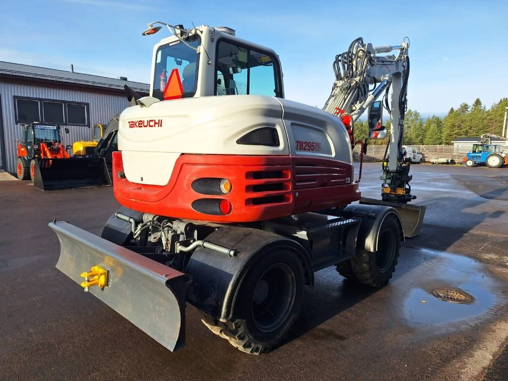 Takeuchi TB295W PYÖRITTÄJÄLLÄ  - Escavadeira de rodas: foto 4 Takeuchi TB295W PYÖRITTÄJÄLLÄ  - Escavadeira de rodas: foto 4