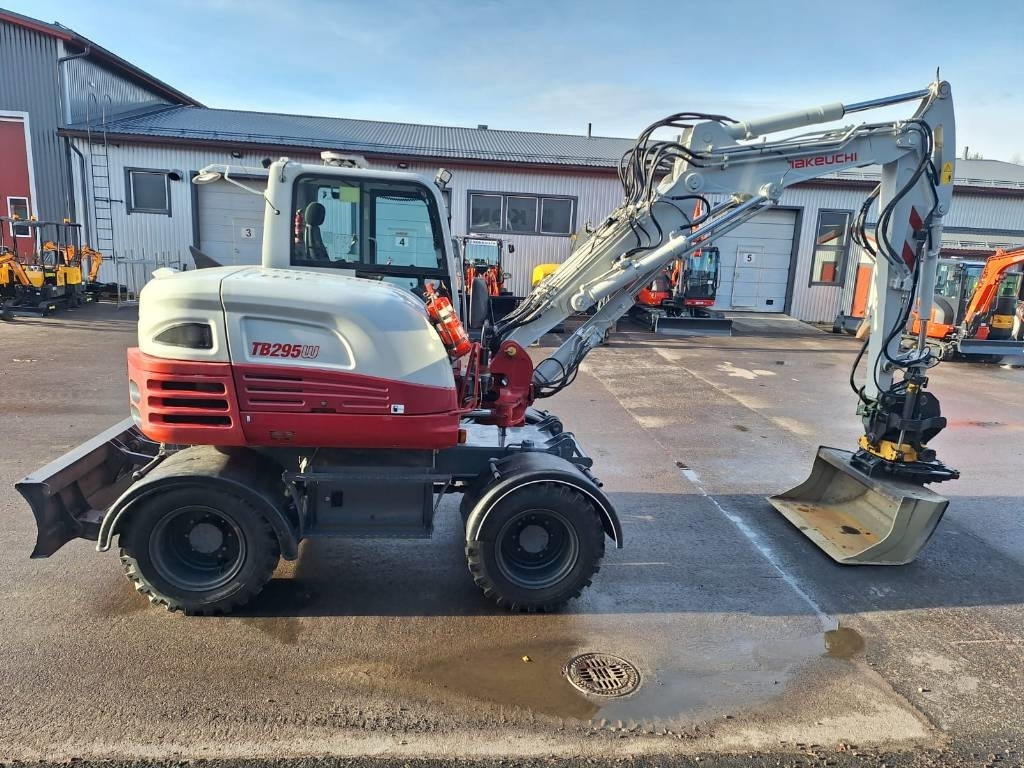 Takeuchi TB295W PYÖRITTÄJÄLLÄ  - Escavadeira de rodas: foto 5 Takeuchi TB295W PYÖRITTÄJÄLLÄ  - Escavadeira de rodas: foto 5