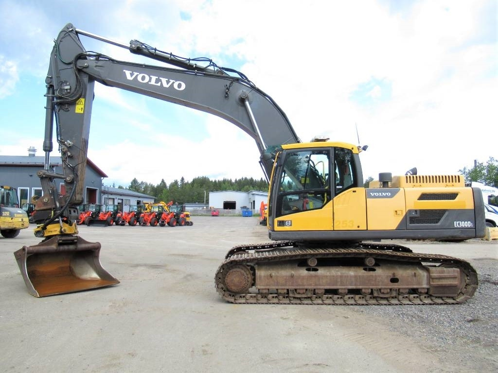 Volvo EC300DL PYÖRITTÄJÄLLÄ - Escavadora de rastos: foto 1 Volvo EC300DL PYÖRITTÄJÄLLÄ - Escavadora de rastos: foto 1