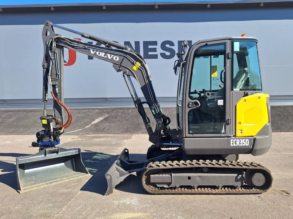 Volvo EC35D PYÖRITTÄJÄLLÄ - Mini escavadeira: foto 1 Volvo EC35D PYÖRITTÄJÄLLÄ - Mini escavadeira: foto 1