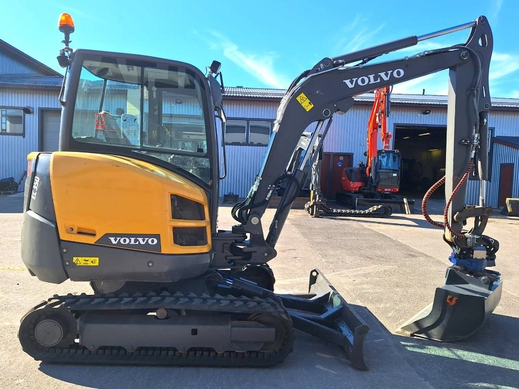Volvo EC35D PYÖRITTÄJÄLLÄ - Mini escavadeira: foto 5 Volvo EC35D PYÖRITTÄJÄLLÄ - Mini escavadeira: foto 5