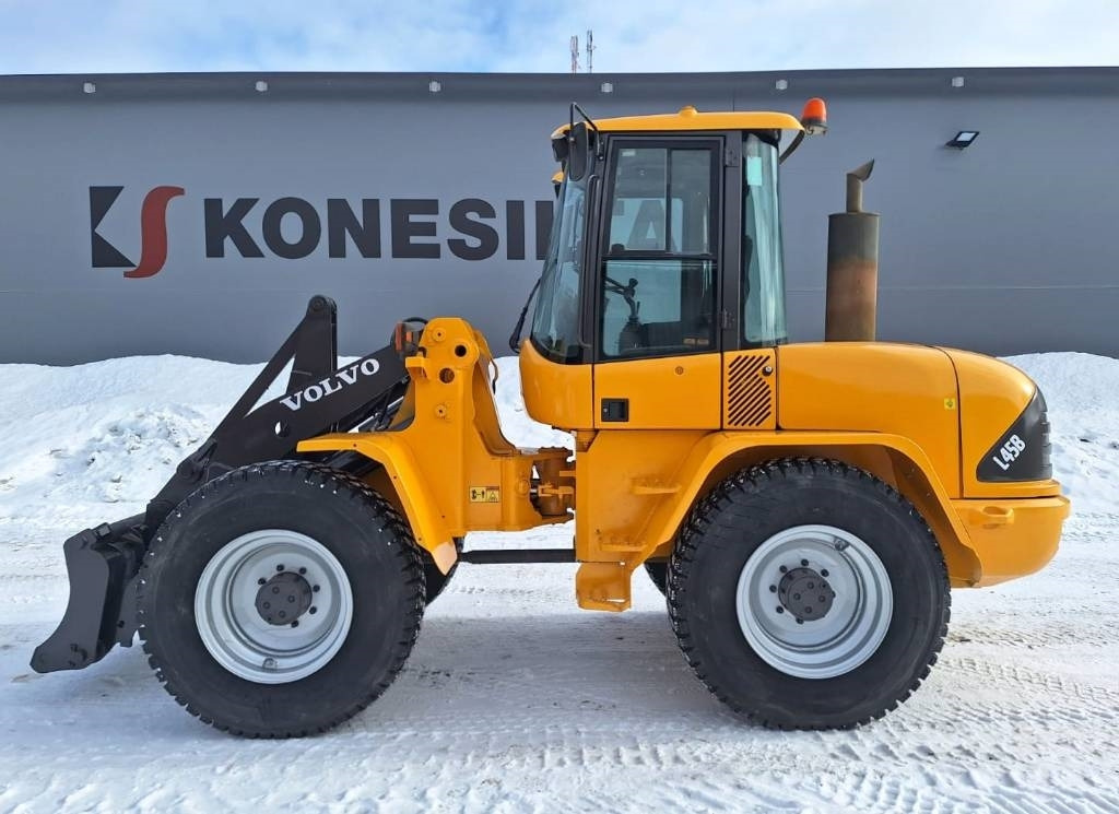 Volvo L45B UUDET RENKAAT - Pá carregadora de rodas: foto 1 Volvo L45B UUDET RENKAAT - Pá carregadora de rodas: foto 1