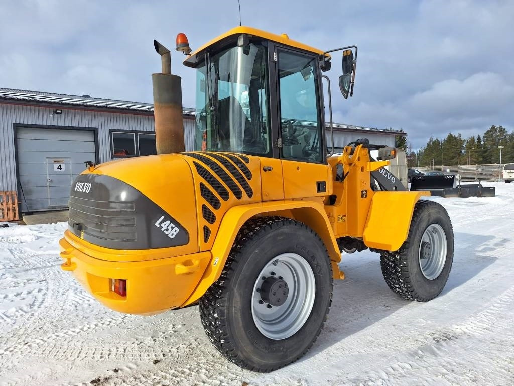 Volvo L45B UUDET RENKAAT - Pá carregadora de rodas: foto 4 Volvo L45B UUDET RENKAAT - Pá carregadora de rodas: foto 4