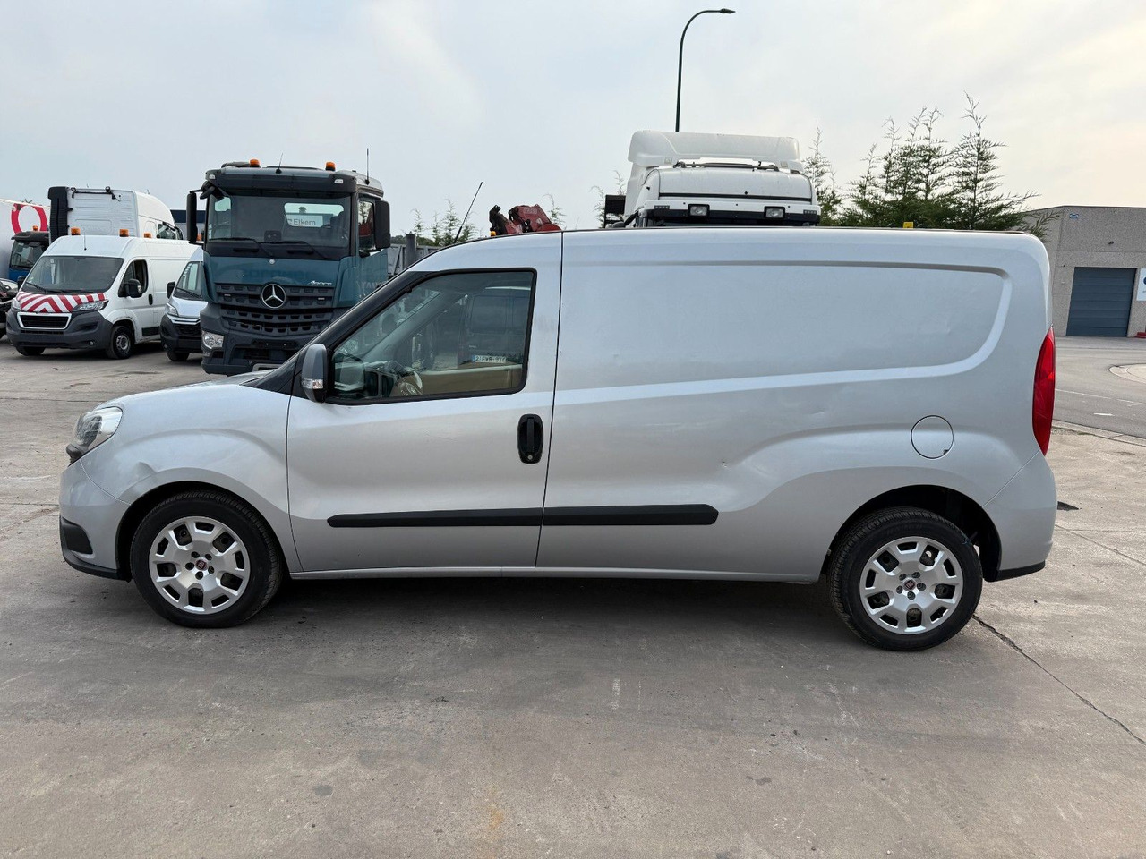 Fiat Doblo Maxi. 1.6 Klima. Navi. Tempomat - Furgão compacto: foto 2 Fiat Doblo Maxi. 1.6 Klima. Navi. Tempomat - Furgão compacto: foto 2