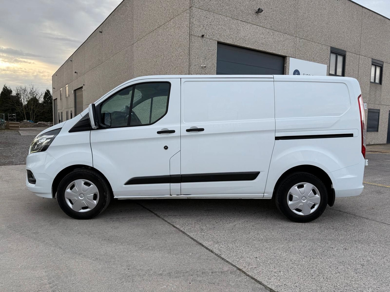 Ford Transit Custom 2.0TDCI. Klima. Navi. Tempomat. - Furgão compacto: foto 3 Ford Transit Custom 2.0TDCI. Klima. Navi. Tempomat. - Furgão compacto: foto 3