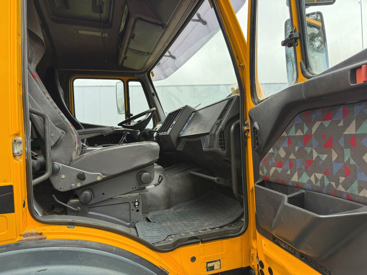 Locação financeira de  Mercedes-Benz 1827. Kran Palfinger PK13000. Mercedes-Benz 1827. Kran Palfinger PK13000.: foto 17