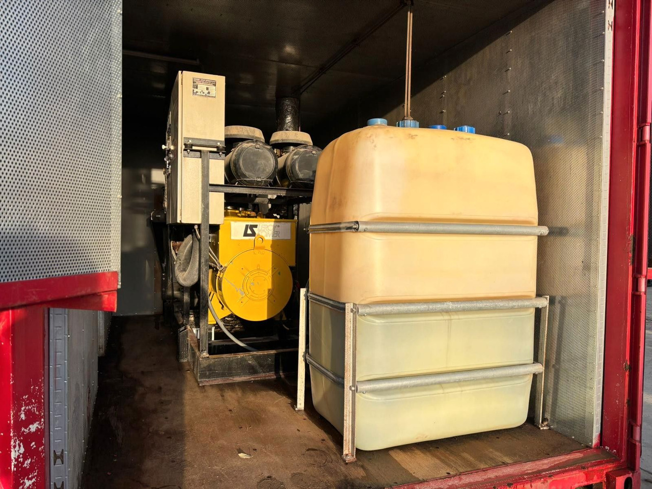 Sommer 400kVa Generator. Motor MAN V8. 370h! - Gerador elétrico: foto 4 Sommer 400kVa Generator. Motor MAN V8. 370h! - Gerador elétrico: foto 4