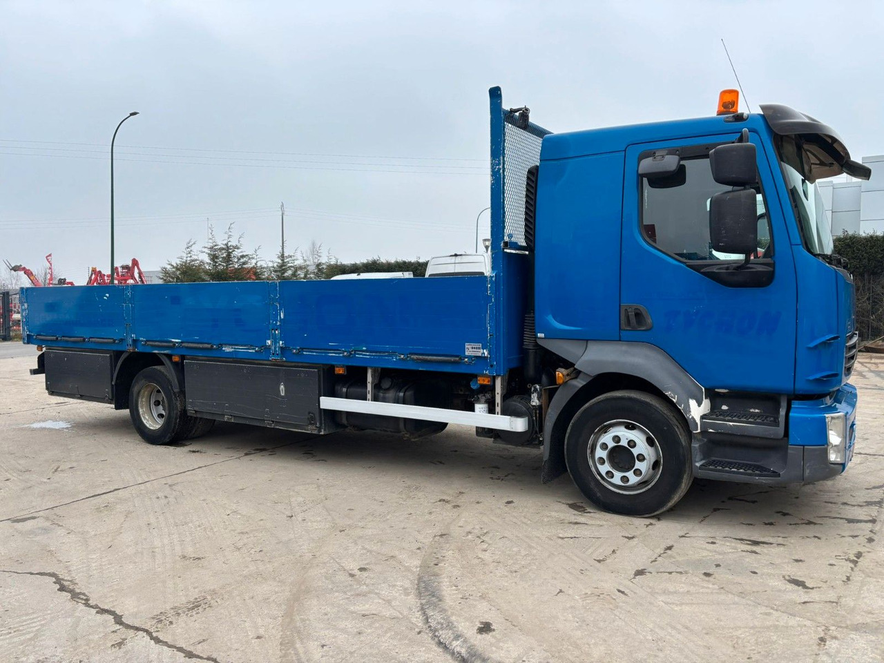 Volvo FL7-240. Pritsche 6.80m. EU5. - Camião de caixa aberta/ Plataforma: foto 1 Volvo FL7-240. Pritsche 6.80m. EU5. - Camião de caixa aberta/ Plataforma: foto 1