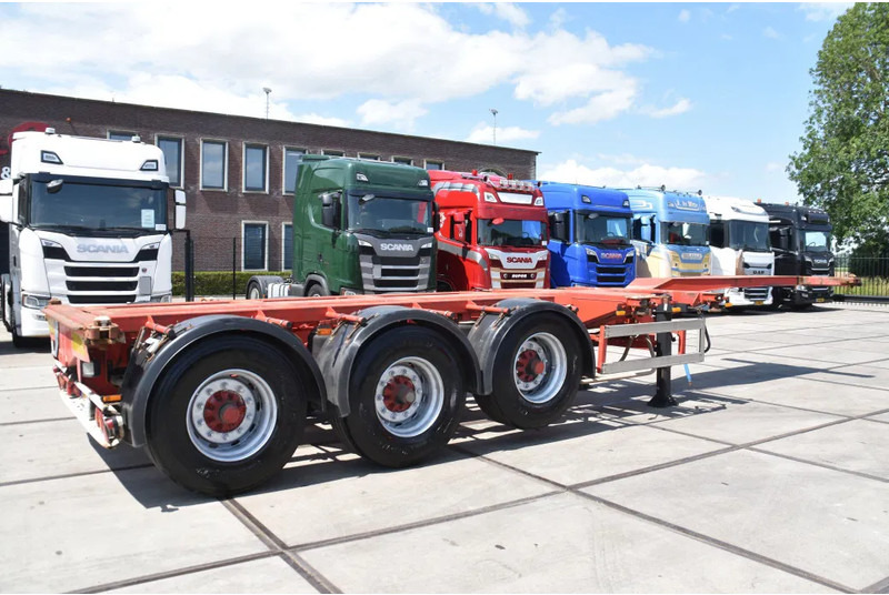 Nooteboom containerchassis - LIFT AXLE - DISC BRAKES - BPW AXLES - 2 x EXTENDABLE - - Semi-reboque transportador de contêineres/ Caixa móvel: foto 2 Nooteboom containerchassis - LIFT AXLE - DISC BRAKES - BPW AXLES - 2 x EXTENDABLE - - Semi-reboque transportador de contêineres/ Caixa móvel: foto 2