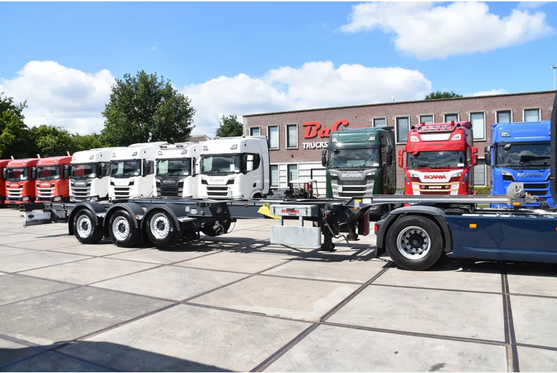 Renders HASTRAILER FCC - ALL CONNECTIONS - LIFT AXLE - 2 x EXTENDABLE - SAF AXLES - DISC BRAKES - EXCELLENT CONDITION - - Semi-reboque transportador de contêineres/ Caixa móvel: foto 1 Renders HASTRAILER FCC - ALL CONNECTIONS - LIFT AXLE - 2 x EXTENDABLE - SAF AXLES - DISC BRAKES - EXCELLENT CONDITION - - Semi-reboque transportador de contêineres/ Caixa móvel: foto 1
