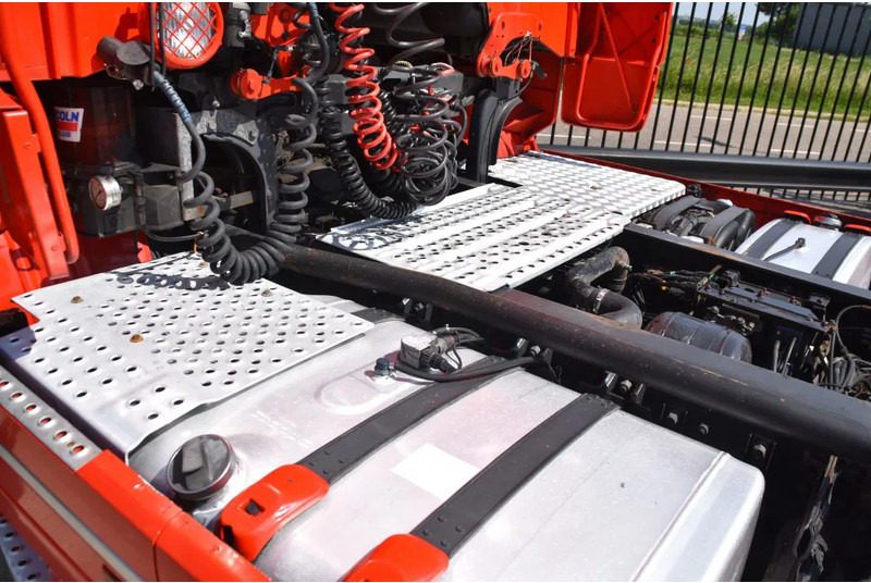 Scania R500 V8 TL 6x2/4 - EURO 5 - MANUAL - RETARDER - LEATHER SEATS - 2 x FUEL TANKS - XENON - - Tractor: foto 4 Scania R500 V8 TL 6x2/4 - EURO 5 - MANUAL - RETARDER - LEATHER SEATS - 2 x FUEL TANKS - XENON - - Tractor: foto 4