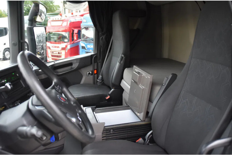 Scania S450 NGS 4x2NB - FULL AIR - RETARDER - ACC - PARK. AIRCO - 2 x FUEL TANKS - TOP CONDITION - - Tractor: foto 5 Scania S450 NGS 4x2NB - FULL AIR - RETARDER - ACC - PARK. AIRCO - 2 x FUEL TANKS - TOP CONDITION - - Tractor: foto 5