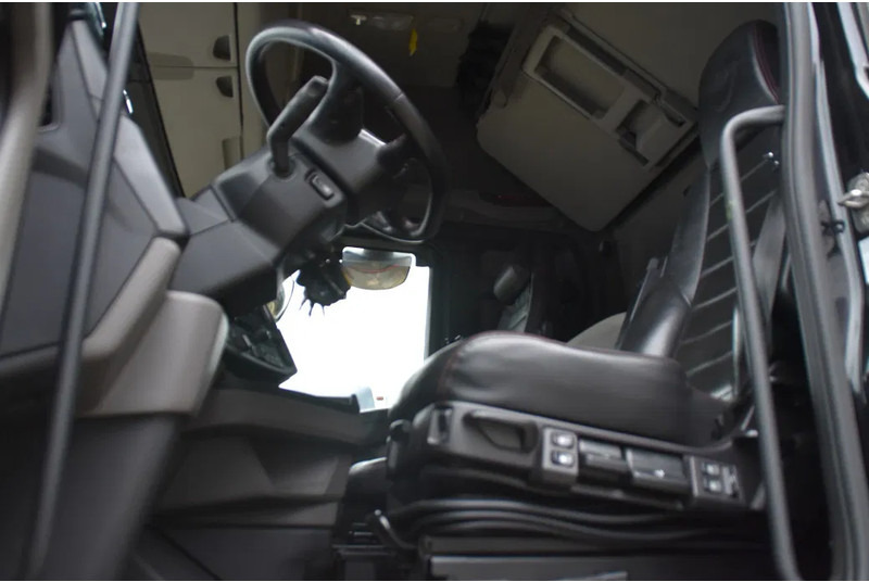 Scania S650 V8 NGS 6x2/4 - 361 TKM - FULL AIR - RETARDER - PTO - PARK. AIRCO - 9 TONS FRONT AXLE - ALCOA'S - LED - EXCELLENT CONDITION - Tractor: foto 5 Scania S650 V8 NGS 6x2/4 - 361 TKM - FULL AIR - RETARDER - PTO - PARK. AIRCO - 9 TONS FRONT AXLE - ALCOA'S - LED - EXCELLENT CONDITION - Tractor: foto 5