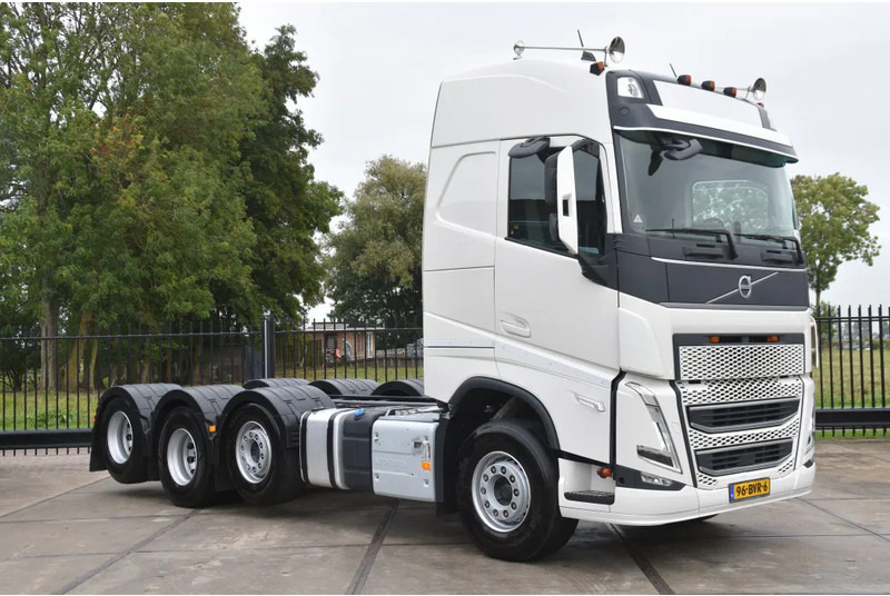Volvo FH 500 Globe 8x2/4 - 147 TKM - PARK. AIRCO - 10 TONS FRONT AXLE - LEATHER SEATS - PTO - LED LIGHTS - TOP CONDITION - - Camião chassi: foto 1 Volvo FH 500 Globe 8x2/4 - 147 TKM - PARK. AIRCO - 10 TONS FRONT AXLE - LEATHER SEATS - PTO - LED LIGHTS - TOP CONDITION - - Camião chassi: foto 1