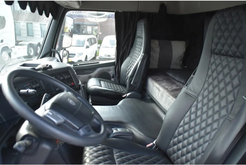 Volvo FM 380 4x2 - EURO 3 - 755 TKM - SPECIAL INTERIOR - LIVING - TV - DOUCHE - TOILET - ELEVATOR - GOOD CONDITION - - Camião furgão: foto 4 Volvo FM 380 4x2 - EURO 3 - 755 TKM - SPECIAL INTERIOR - LIVING - TV - DOUCHE - TOILET - ELEVATOR - GOOD CONDITION - - Camião furgão: foto 4