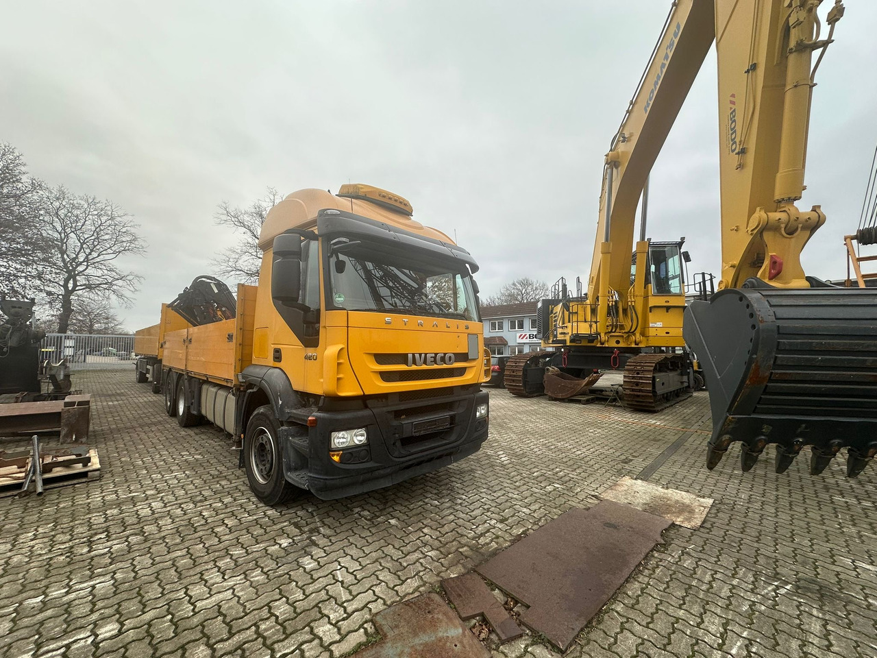 IVECO STRALIS 420 truck open box with TEREX loading crane 290.2E-A3 - Camião polibenne, Camião grua: foto 1 IVECO STRALIS 420 truck open box with TEREX loading crane 290.2E-A3 - Camião polibenne, Camião grua: foto 1