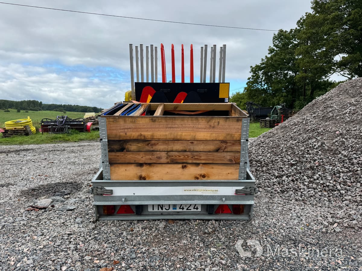 Diverse Vägskyltar med trailer Sävsjösläpet - Equipamento de construção, Reboque: foto 4 Diverse Vägskyltar med trailer Sävsjösläpet - Equipamento de construção, Reboque: foto 4