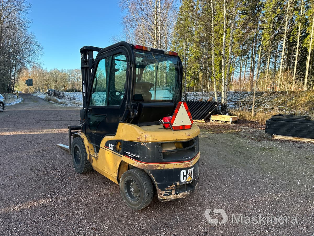 Gaffeltruck Caterpillar DP30N - Empilhador a diesel: foto 3 Gaffeltruck Caterpillar DP30N - Empilhador a diesel: foto 3