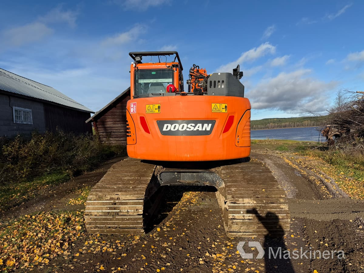 Grävmaskin Doosan DX140LCR-5 / Skördaraggregat 25RH - Escavadora de rastos: foto 4 Grävmaskin Doosan DX140LCR-5 / Skördaraggregat 25RH - Escavadora de rastos: foto 4