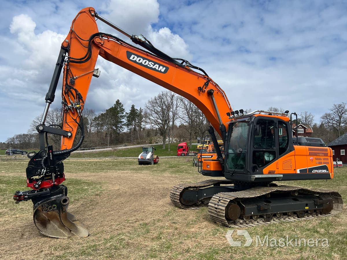 Grävmaskin Doosan DX235NLC-5 med grävsystem - Escavadora de rastos: foto 1 Grävmaskin Doosan DX235NLC-5 med grävsystem - Escavadora de rastos: foto 1