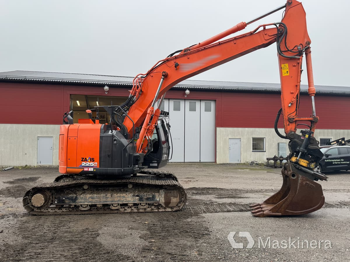 Grävmaskin Hitachi ZX225USLC-6 - Escavadora de rastos: foto 4 Grävmaskin Hitachi ZX225USLC-6 - Escavadora de rastos: foto 4