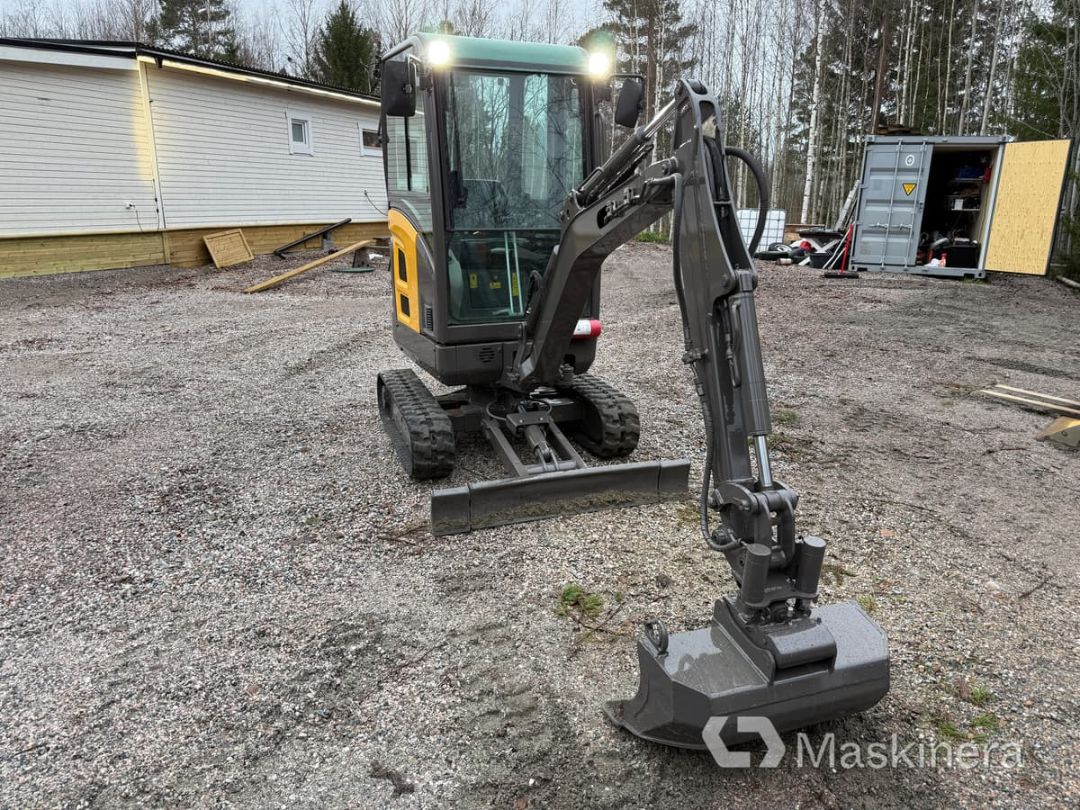 Grävmaskin Volvo EC18C med redskap - Escavadora de rastos: foto 2 Grävmaskin Volvo EC18C med redskap - Escavadora de rastos: foto 2