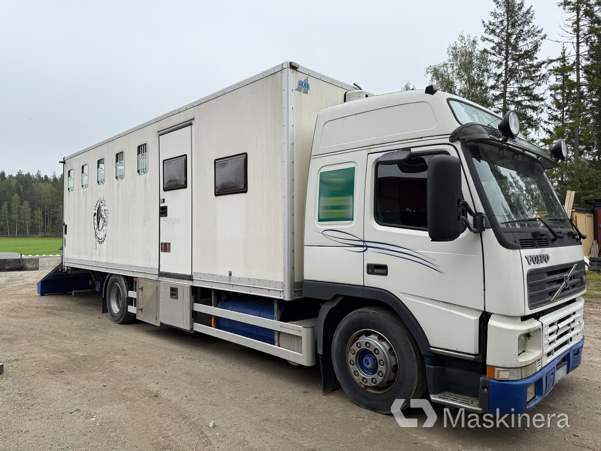 Hästlastbil Volvo FM7 4X2 - Camião de transporte de cavalos: foto 4 Hästlastbil Volvo FM7 4X2 - Camião de transporte de cavalos: foto 4