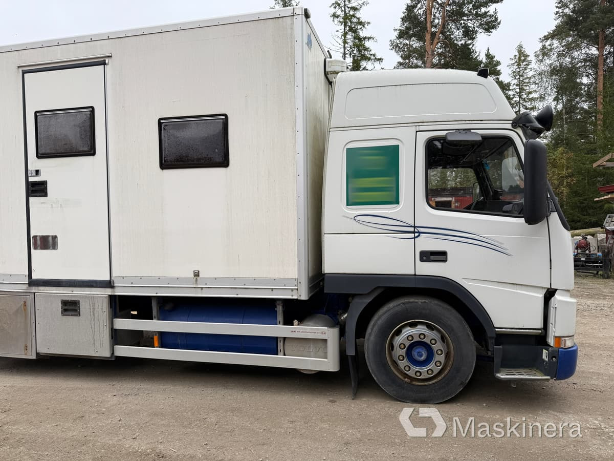 Hästlastbil Volvo FM7 4X2 - Camião de transporte de cavalos: foto 5 Hästlastbil Volvo FM7 4X2 - Camião de transporte de cavalos: foto 5