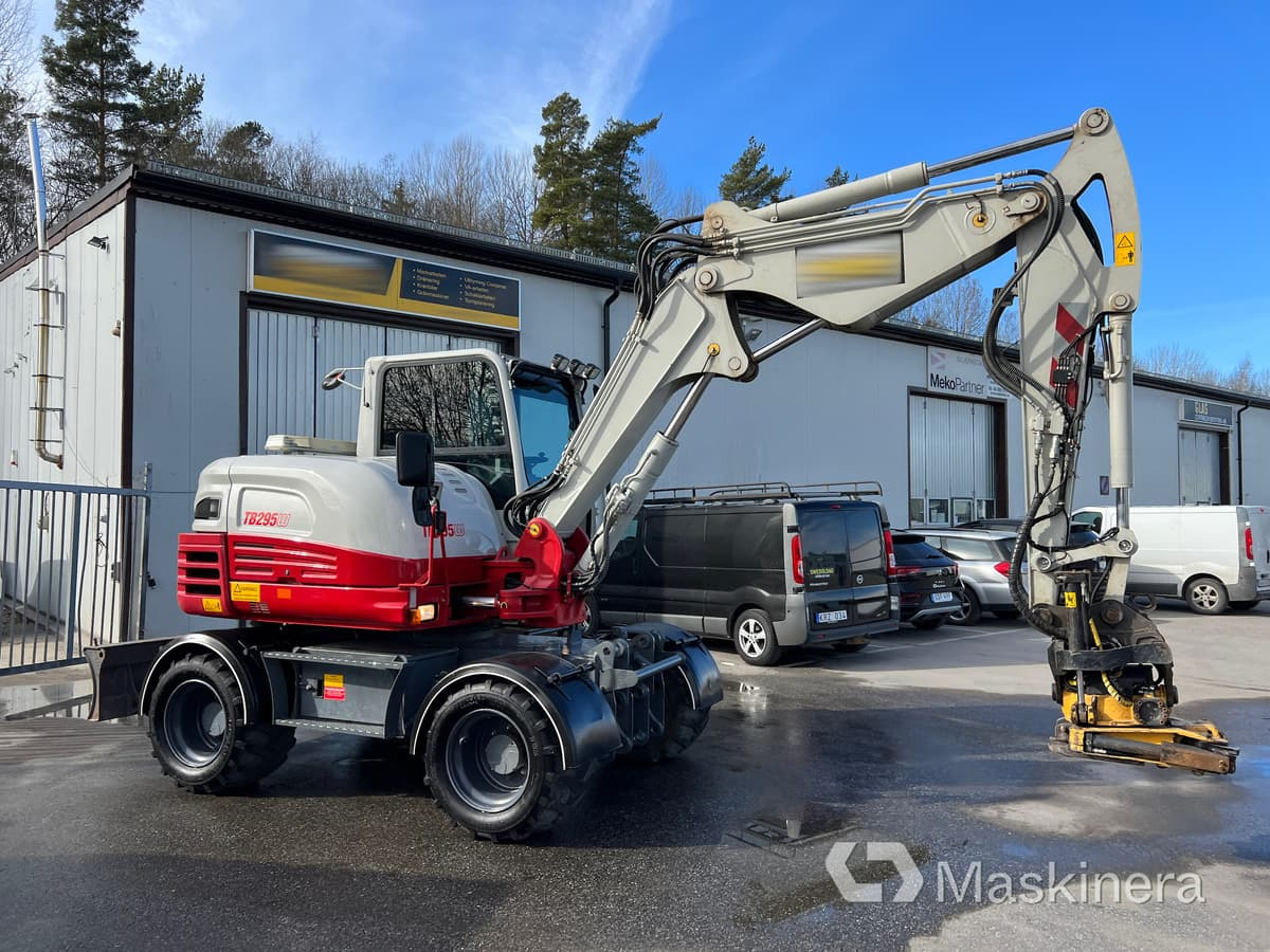 Hjulgrävare Takeuchi TB295W med tillbehör - Escavadora de rastos: foto 1 Hjulgrävare Takeuchi TB295W med tillbehör - Escavadora de rastos: foto 1
