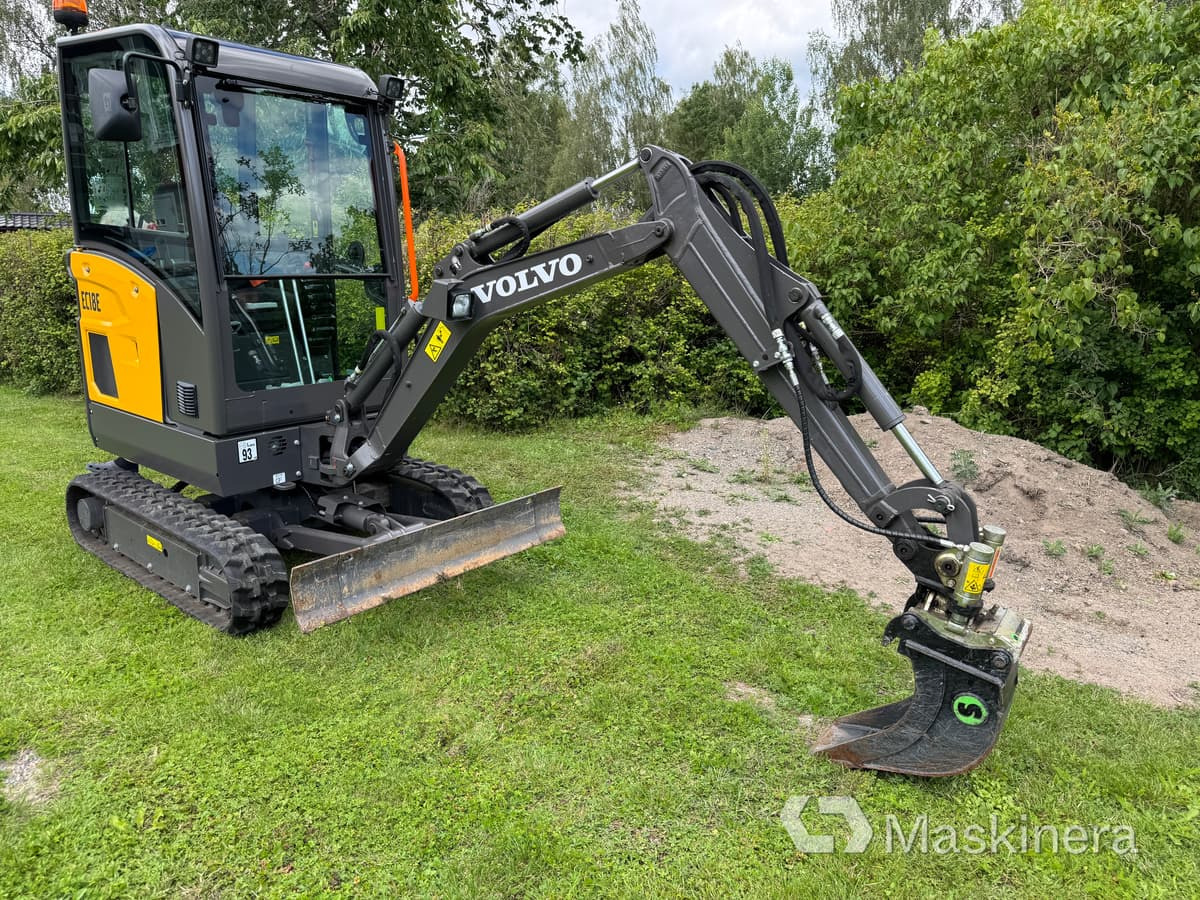 Minigrävare Volvo EC18R Minigrävare Volvo EC18E med trailer - Escavadora de rastos: foto 4 Minigrävare Volvo EC18R Minigrävare Volvo EC18E med trailer - Escavadora de rastos: foto 4