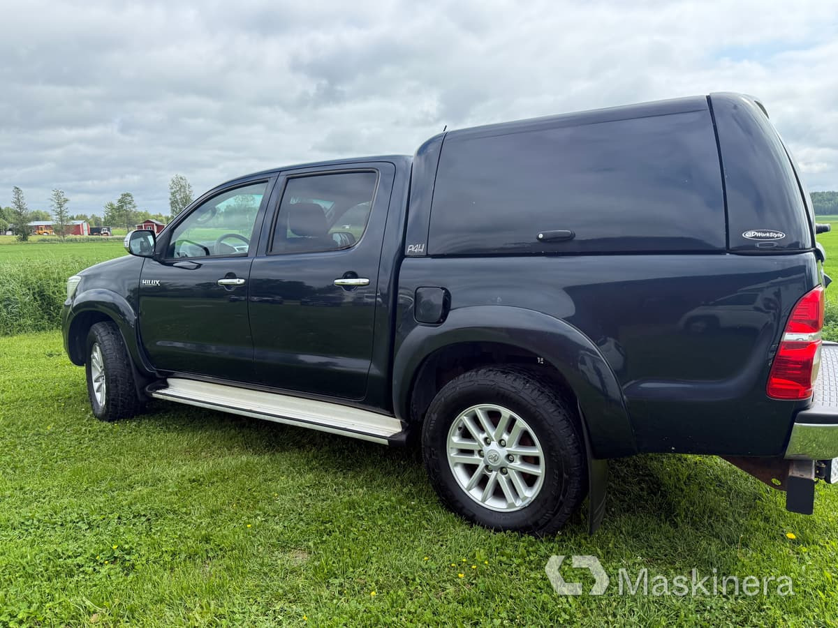 Pickup Toyota Hilux Dubbelhytt 3.0 D 4x4 - Furgão: foto 2 Pickup Toyota Hilux Dubbelhytt 3.0 D 4x4 - Furgão: foto 2
