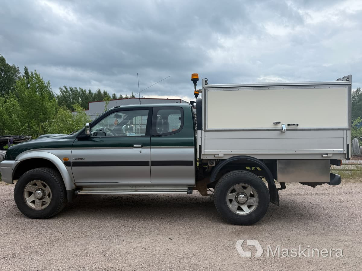 Pickup med skåp Mitsubishi L200 Club Cab 2.5 4x4 - Furgão compacto: foto 2 Pickup med skåp Mitsubishi L200 Club Cab 2.5 4x4 - Furgão compacto: foto 2