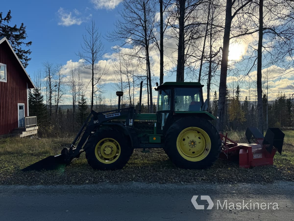 Traktor John Deere 3040 Mfwd med tillbehör - Trator: foto 2 Traktor John Deere 3040 Mfwd med tillbehör - Trator: foto 2
