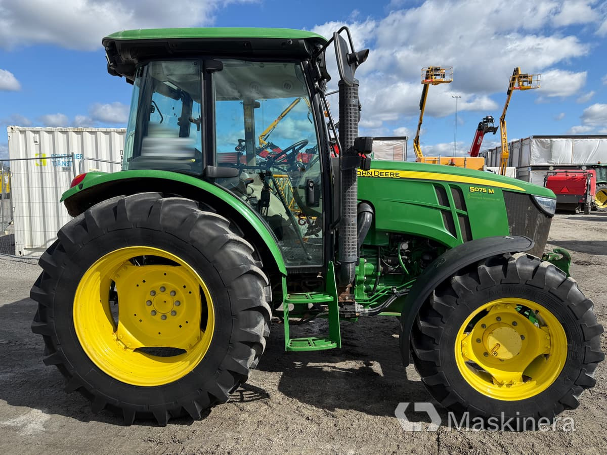 Traktor John Deere 5075M med snöutrustning - Trator: foto 4 Traktor John Deere 5075M med snöutrustning - Trator: foto 4