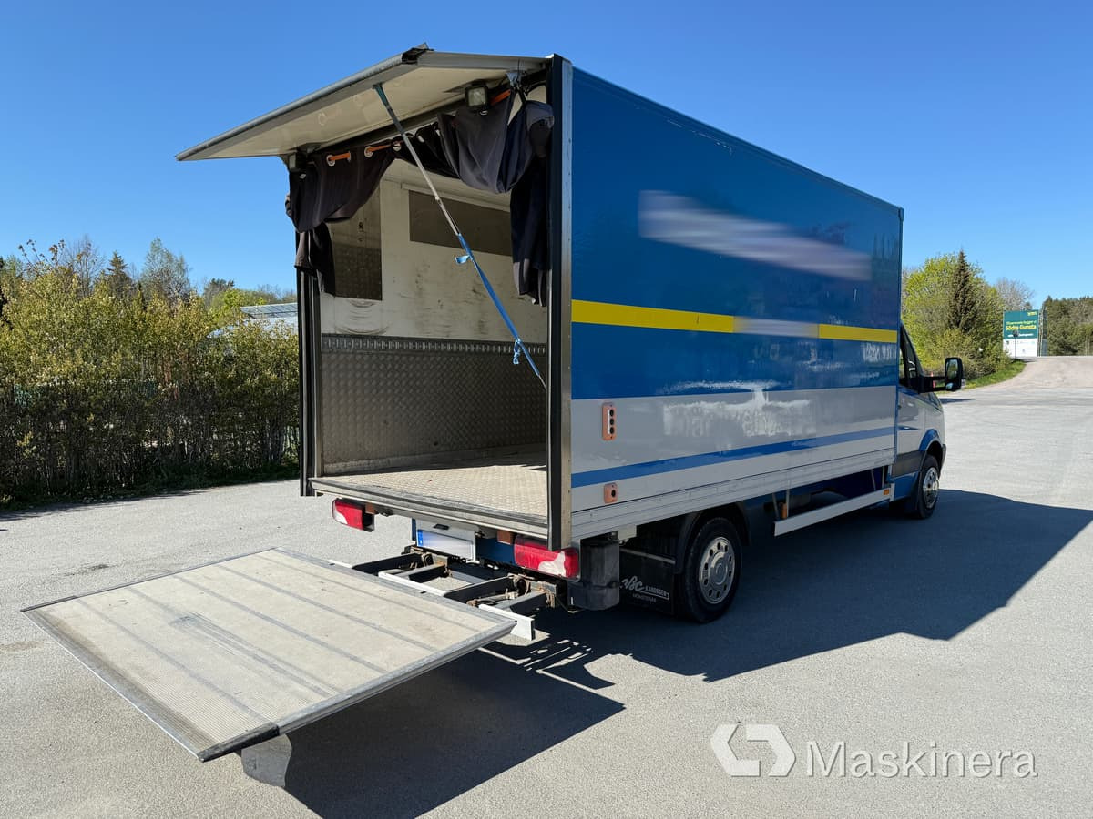 Volkswagen Crafter 50 2.5 TDI Volkswagen Crafter 2.5 TDI Skåp/Bakgavellyft - Carrinha de contentor: foto 5 Volkswagen Crafter 50 2.5 TDI Volkswagen Crafter 2.5 TDI Skåp/Bakgavellyft - Carrinha de contentor: foto 5