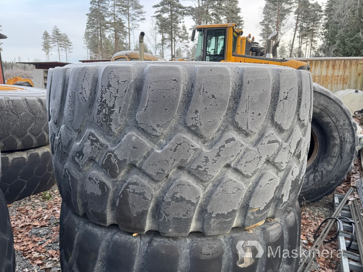 Volvo L150 Däck - Pneu para Máquina de construção: foto 1 Volvo L150 Däck - Pneu para Máquina de construção: foto 1