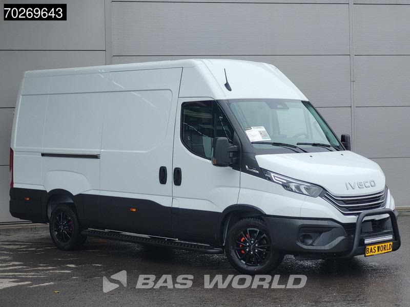 Iveco Daily 35S21 3.0L Automaat Black Edition 2025 model L2H2 Trekhaak Tacho ACC LED CarPlay Velgen Camera 12m3 Airco Trekhaak - Furgão: foto 5 Iveco Daily 35S21 3.0L Automaat Black Edition 2025 model L2H2 Trekhaak Tacho ACC LED CarPlay Velgen Camera 12m3 Airco Trekhaak - Furgão: foto 5