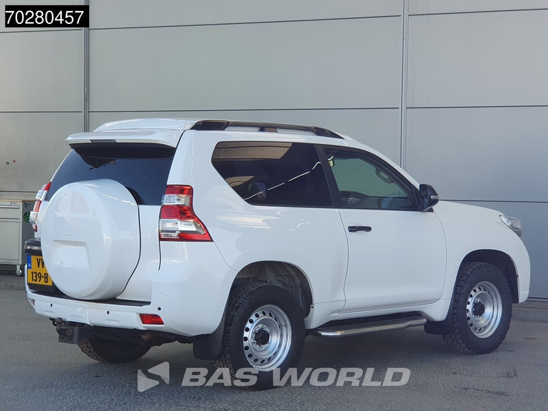 Toyota Land Cruiser 2.8 D-4D 177 PK Euro6 3DRS VAN 3.5t trekhaak Warn Lier Airco PDC 2m3 Airco Trekhaak - Furgão compacto: foto 5 Toyota Land Cruiser 2.8 D-4D 177 PK Euro6 3DRS VAN 3.5t trekhaak Warn Lier Airco PDC 2m3 Airco Trekhaak - Furgão compacto: foto 5