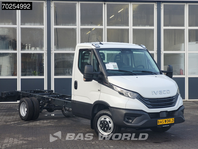 Iveco Daily 35C18 3.0L Automaat 2025 model 410WB Navi PDC Airco Cruise Chassis Cabine Fahrgestell Airco Cruise control - Veículo comercial: foto 2 Iveco Daily 35C18 3.0L Automaat 2025 model 410WB Navi PDC Airco Cruise Chassis Cabine Fahrgestell Airco Cruise control - Veículo comercial: foto 2