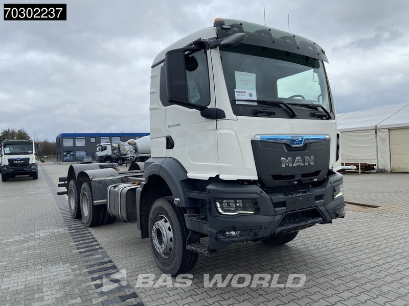MAN TGS 33.400 6X4 NEW 6x4 chassis Big-Axle Manual Airco EURO 2 - Camião chassi: foto 3 MAN TGS 33.400 6X4 NEW 6x4 chassis Big-Axle Manual Airco EURO 2 - Camião chassi: foto 3